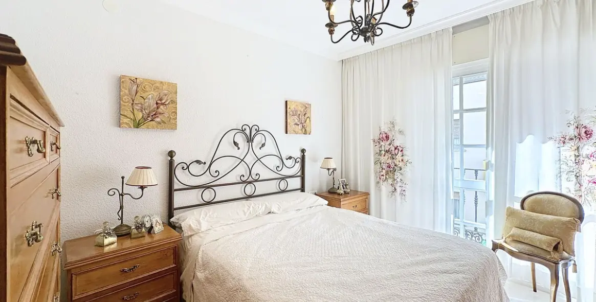 Sale of middle floor apartment in Estepona 12