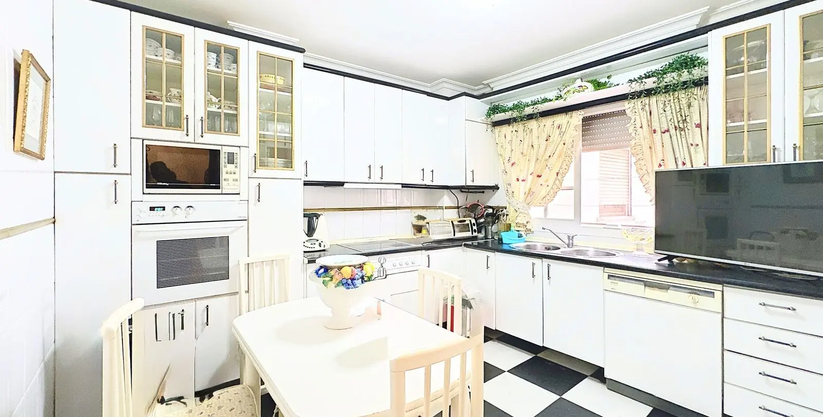 Sale of middle floor apartment in Estepona 15