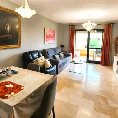 Продажа апартаментов на среднем этаже в Marbella