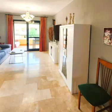 Продажа апартаментов на среднем этаже в Marbella