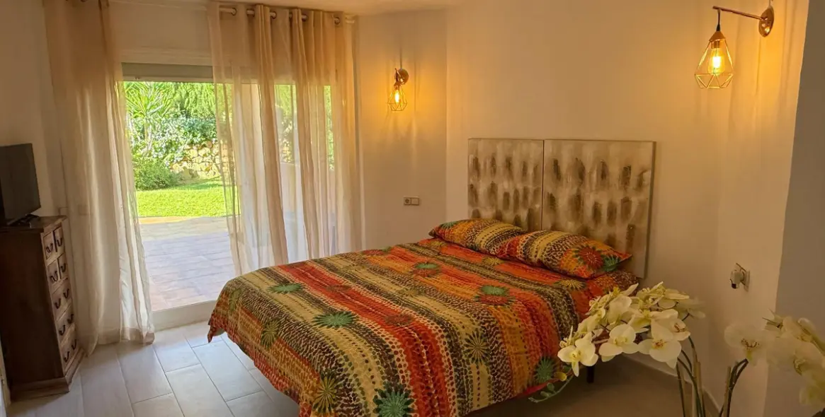 Sale of ground floor apartment in Calahonda 12