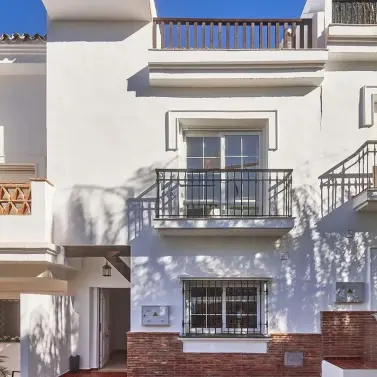 Sale of townhouse in Lauro Golf