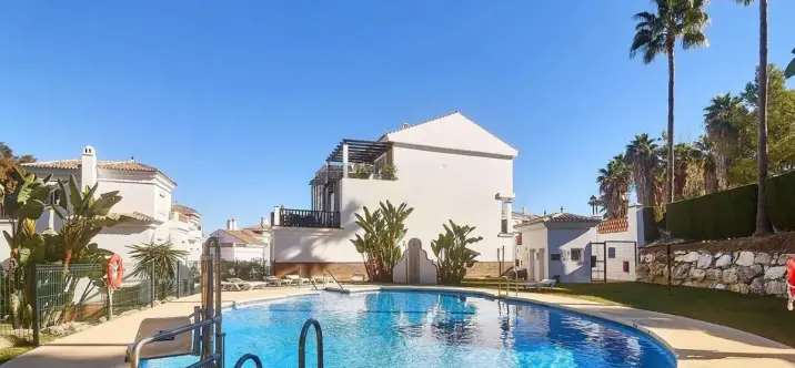 Sale of townhouse in Lauro Golf 1
