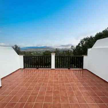 Sale of townhouse in Lauro Golf