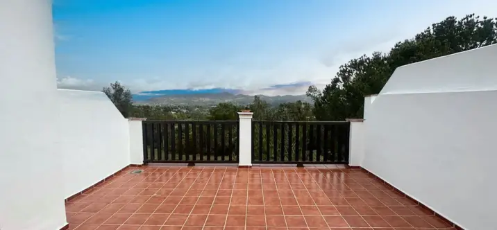 Sale of townhouse in Lauro Golf 2