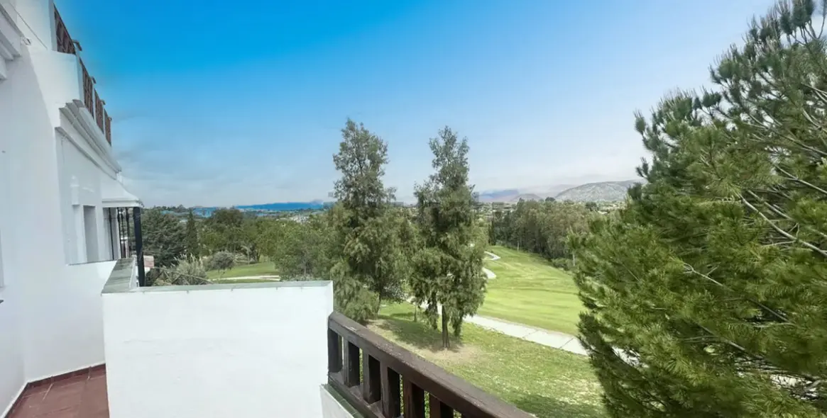 Sale of townhouse in Lauro Golf 7