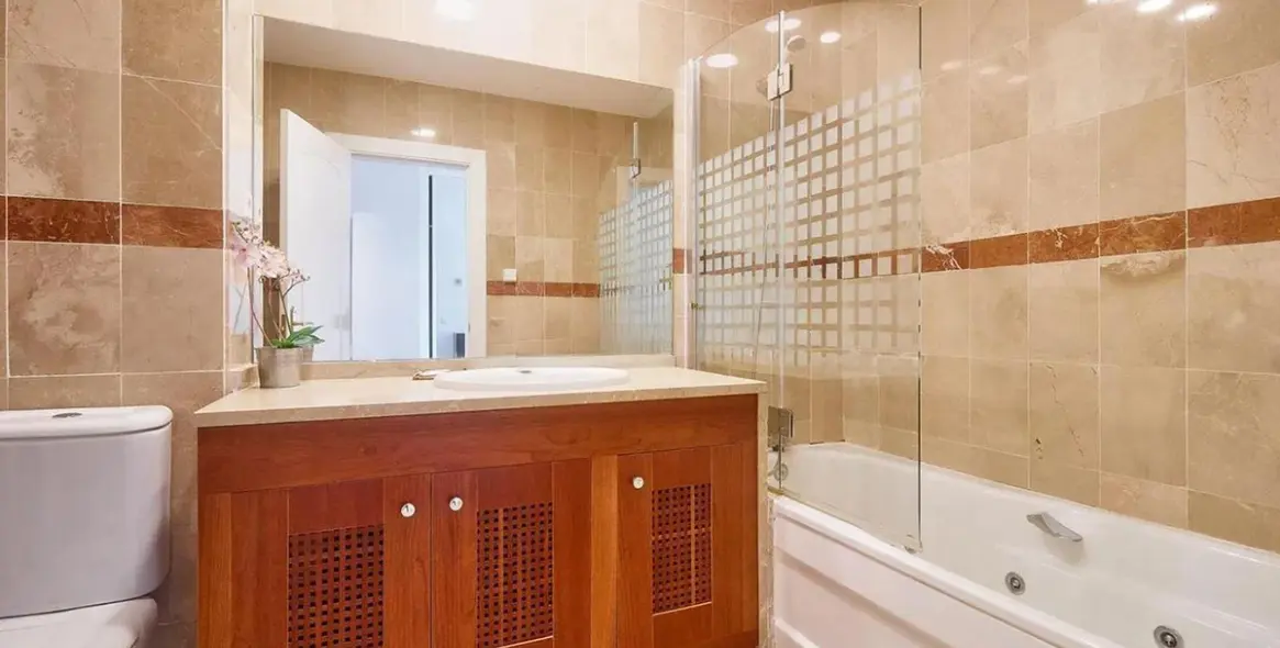 Sale of townhouse in Lauro Golf 13