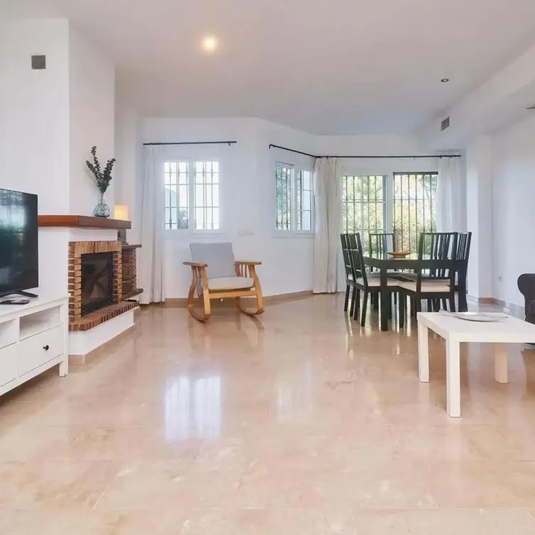 Sale of townhouse in Lauro Golf