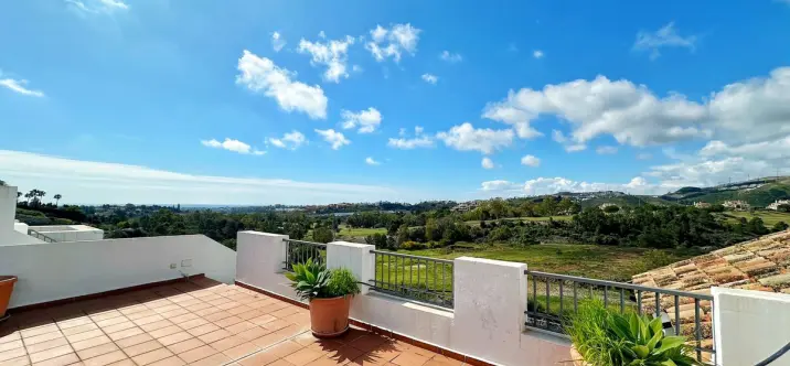 Продажа двухуровневого пентхауса в Los Arqueros 2