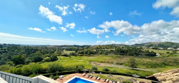 Продажа двухуровневого пентхауса в Los Arqueros 3