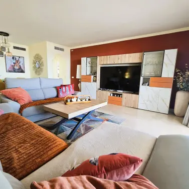 Sale of middle floor apartment in Calahonda