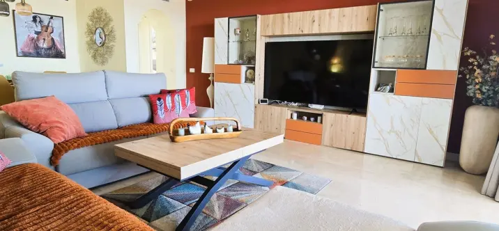 Sale of middle floor apartment in Calahonda 1