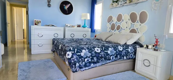 Sale of middle floor apartment in Calahonda 2