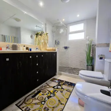 Sale of middle floor apartment in Calahonda