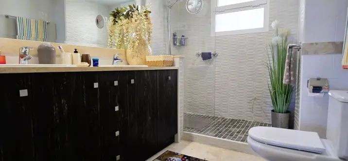 Sale of middle floor apartment in Calahonda 3