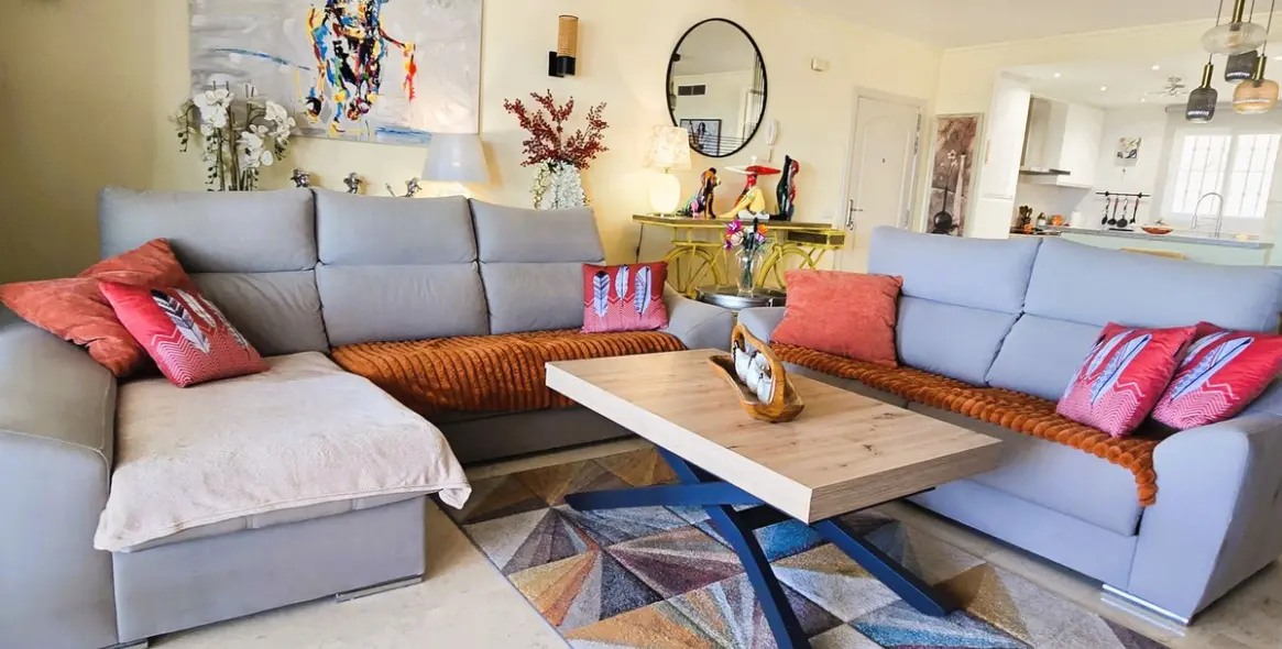 Sale of middle floor apartment in Calahonda 8