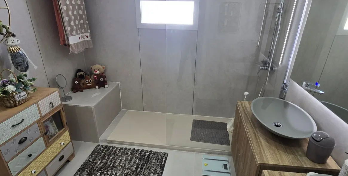 Sale of middle floor apartment in Calahonda 15