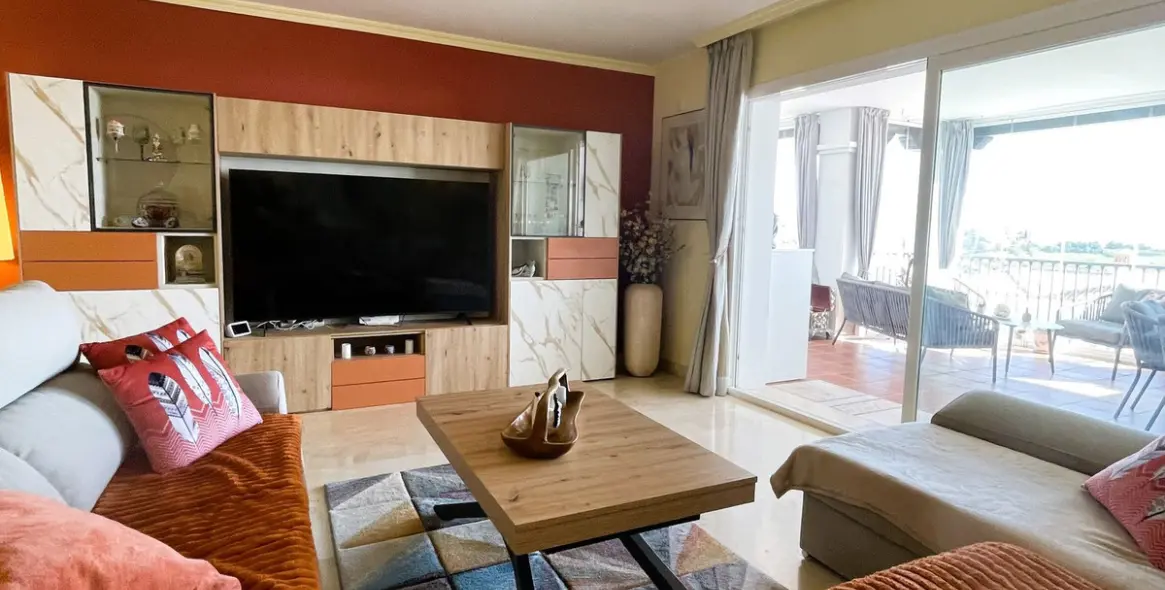 Продажа апартаментов на среднем этаже в Calahonda 22