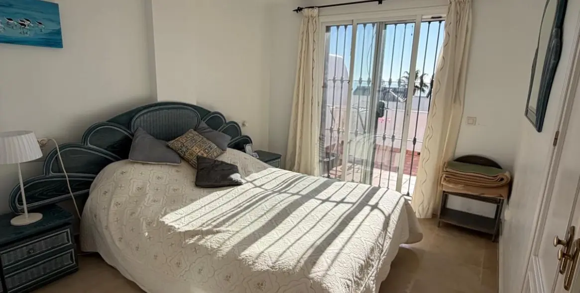 Продажа двухуровневого пентхауса в Casares Playa 7