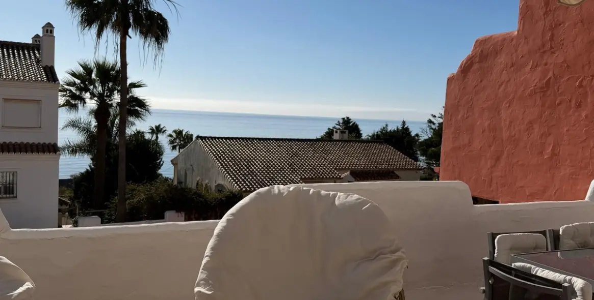 Продажа двухуровневого пентхауса в Casares Playa 12