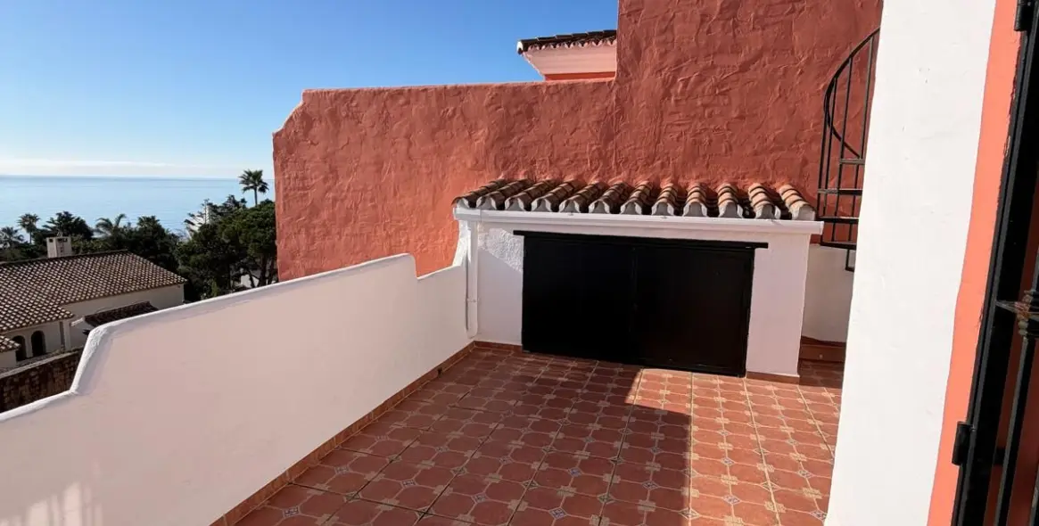 Продажа двухуровневого пентхауса в Casares Playa 19