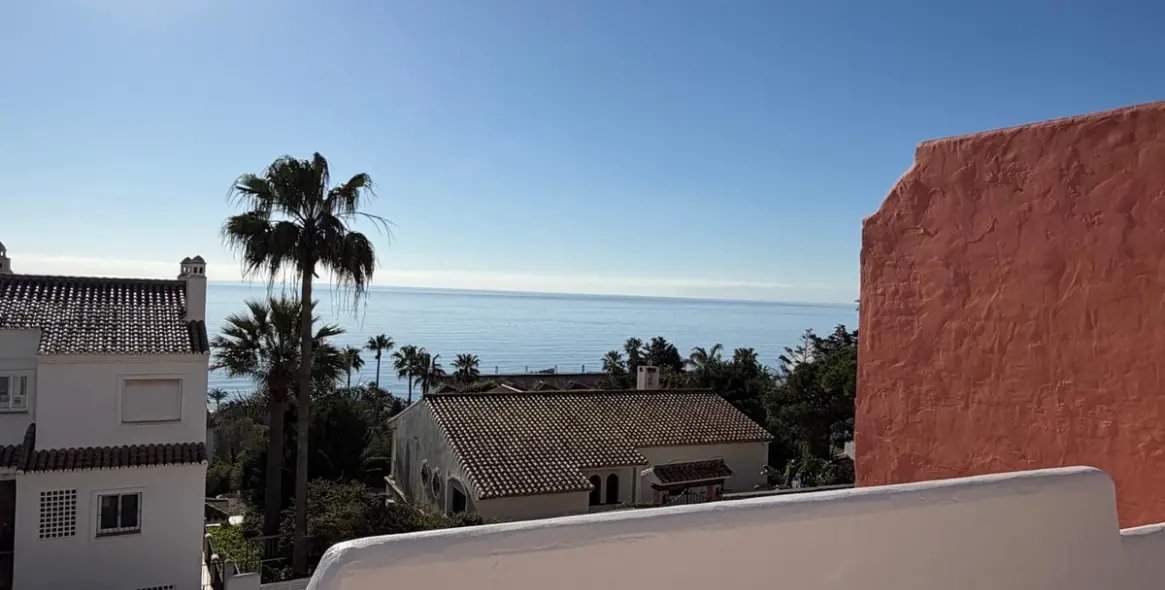 Продажа двухуровневого пентхауса в Casares Playa 20