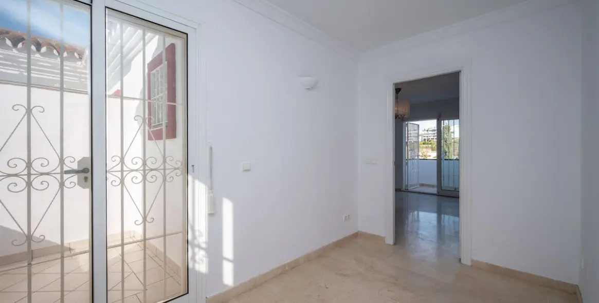 Продажа таунхауса в Riviera del Sol 15