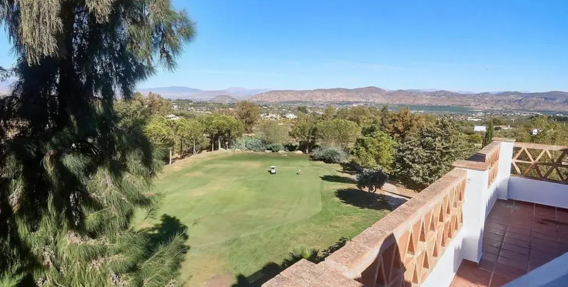 Sale of townhouse in Lauro Golf 2