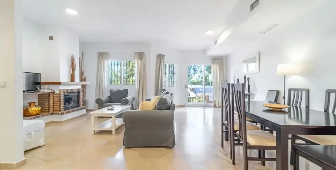 Sale of townhouse in Lauro Golf 3