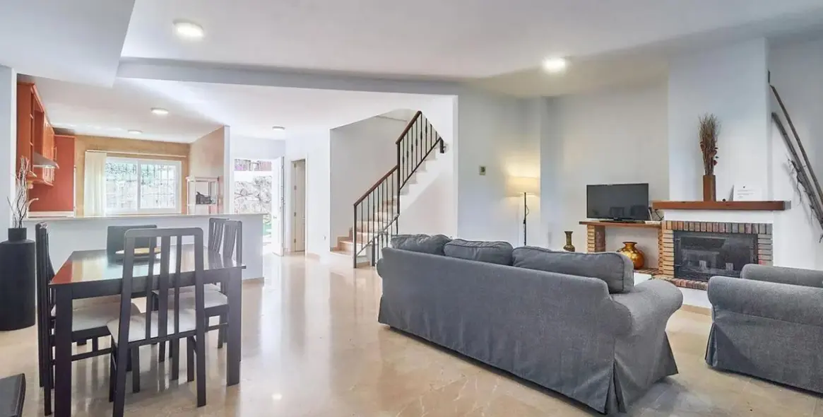 Sale of townhouse in Lauro Golf 5