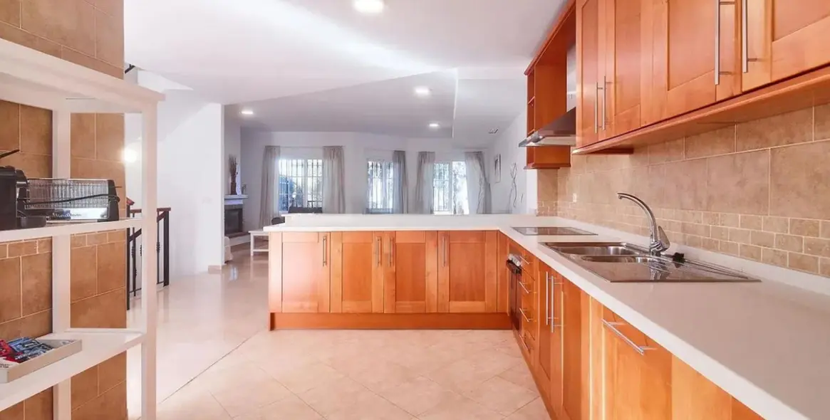 Sale of townhouse in Lauro Golf 8