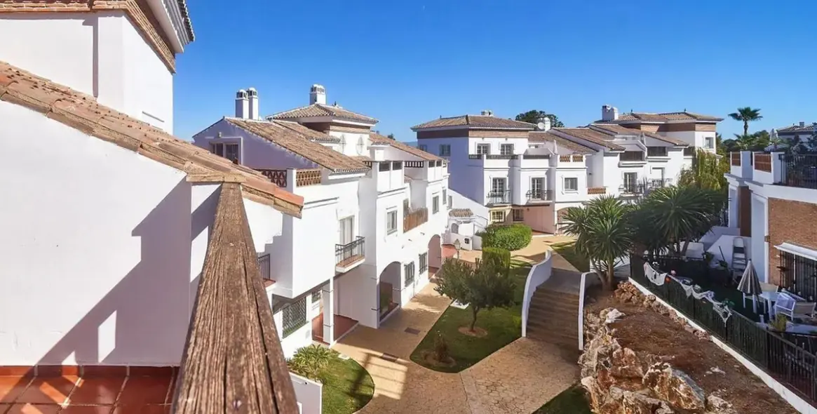 Sale of townhouse in Lauro Golf 11