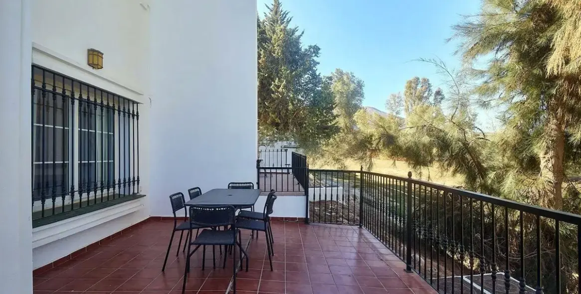 Sale of townhouse in Lauro Golf 12