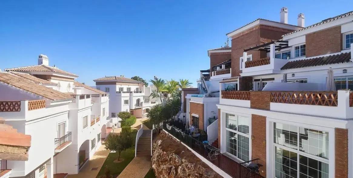 Sale of townhouse in Lauro Golf 17