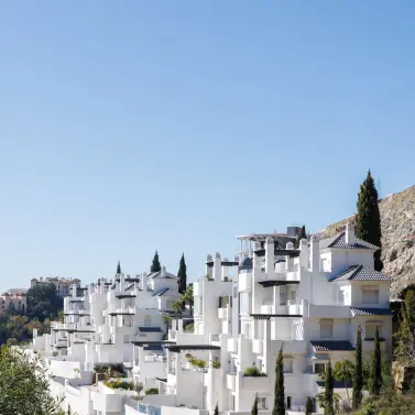 Sale of middle floor apartment in Benahavís
