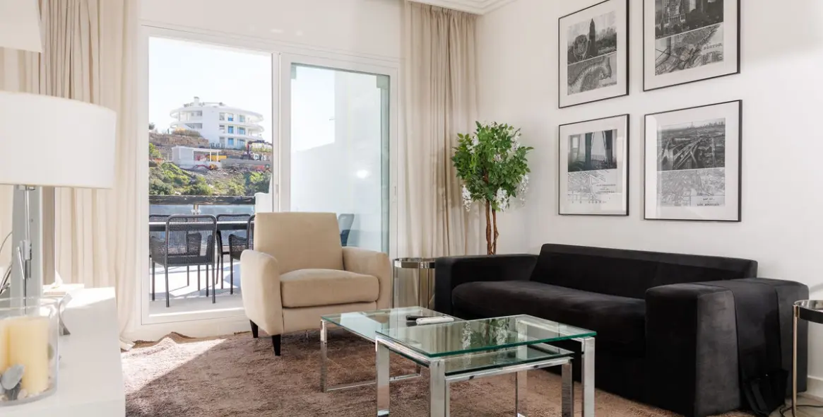 Sale of middle floor apartment in Benahavís 14