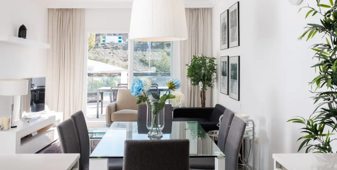 Sale of middle floor apartment in Benahavís 19