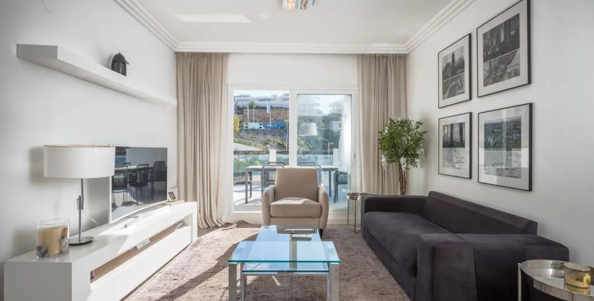 Sale of middle floor apartment in Benahavís 23