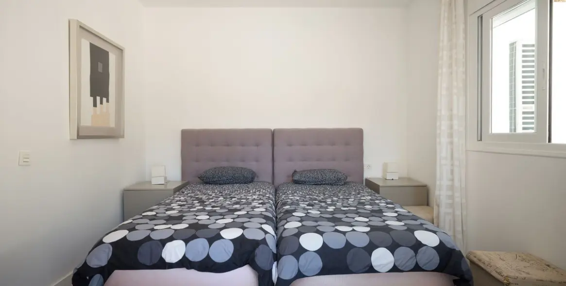 Sale of middle floor apartment in Benahavís 30