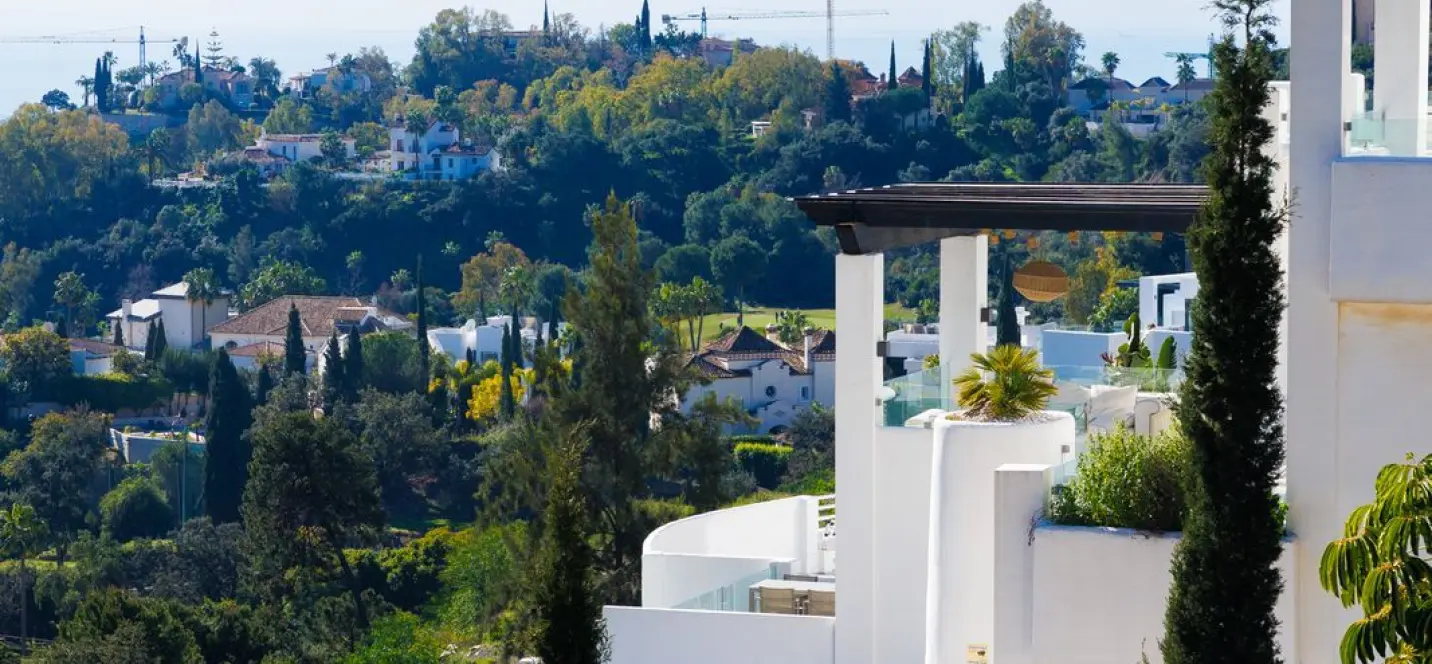 Sale of middle floor apartment in Benahavís 3