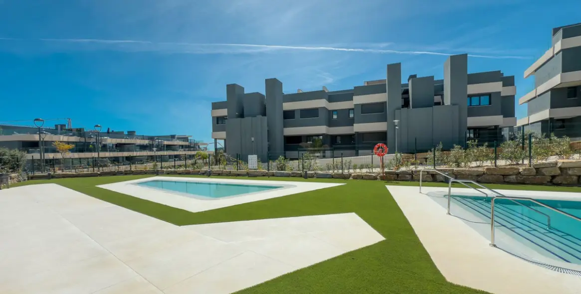 Sale of middle floor apartment in Selwo 16