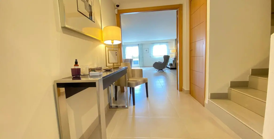 Sale of townhouse in Estepona 2