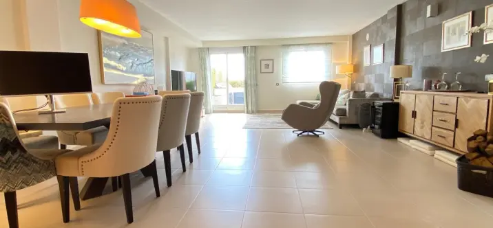 Sale of townhouse in Estepona 2