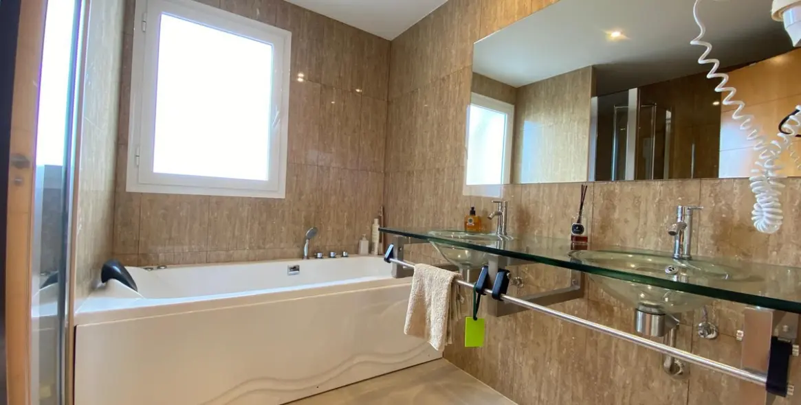 Sale of townhouse in Estepona 16