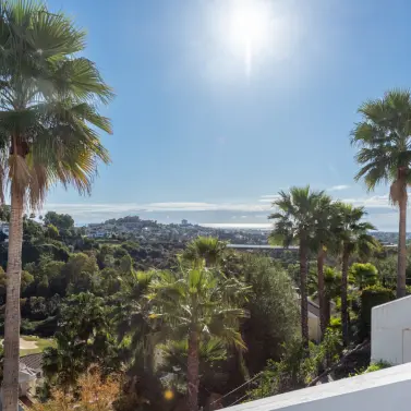 Sale of middle floor apartment in La Quinta