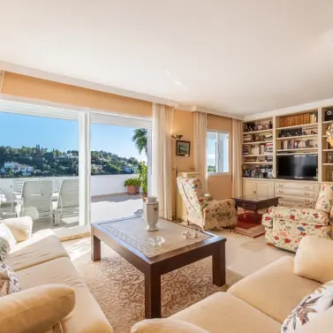 Sale of middle floor apartment in La Quinta