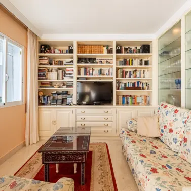 Sale of middle floor apartment in La Quinta