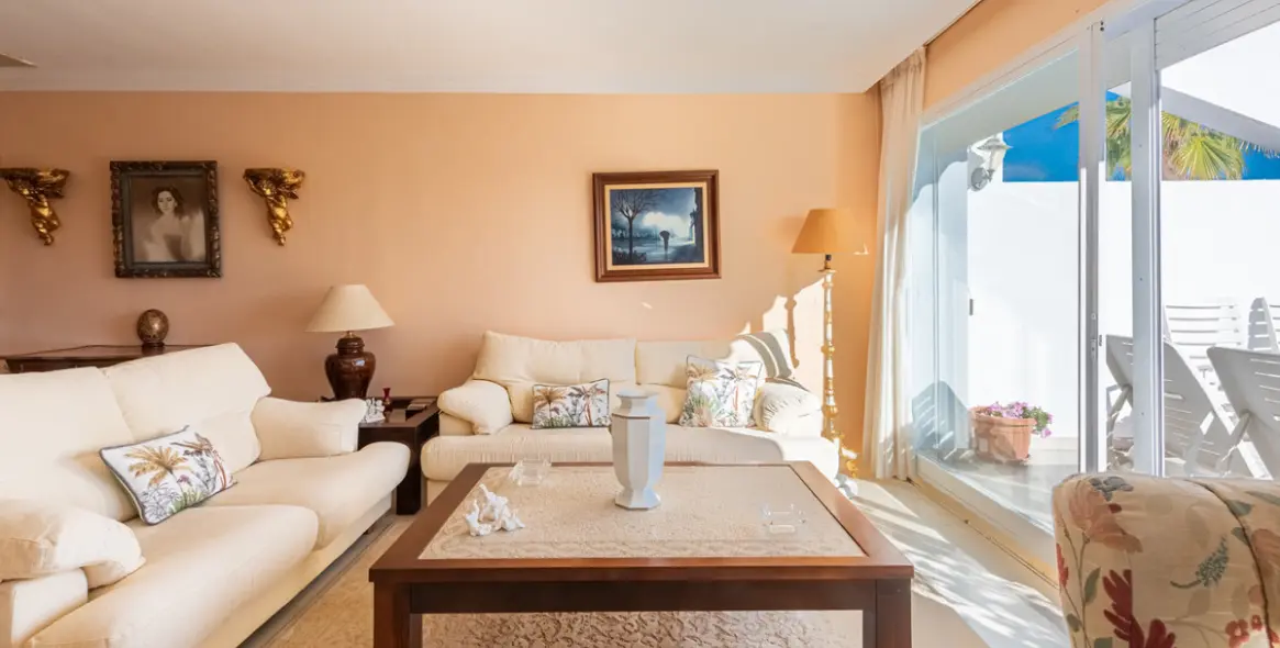 Sale of middle floor apartment in La Quinta 7