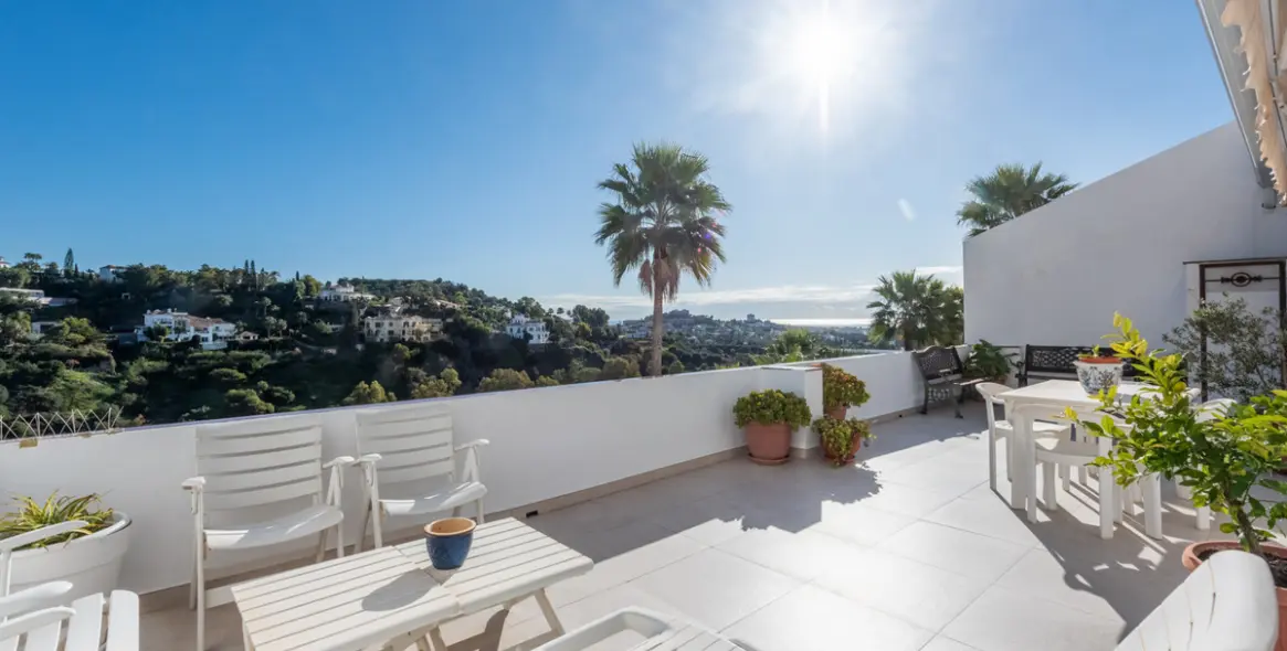 Sale of middle floor apartment in La Quinta 9