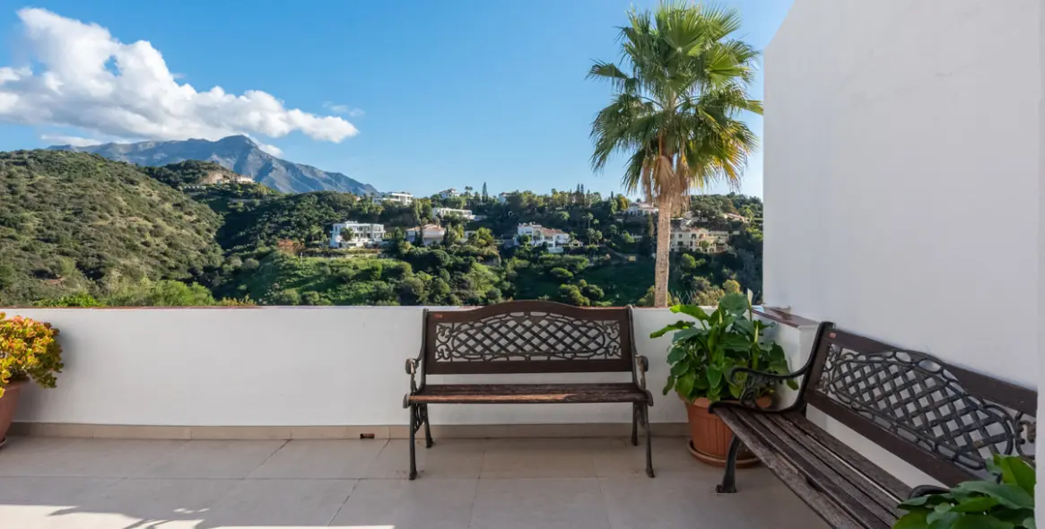 Sale of middle floor apartment in La Quinta 10